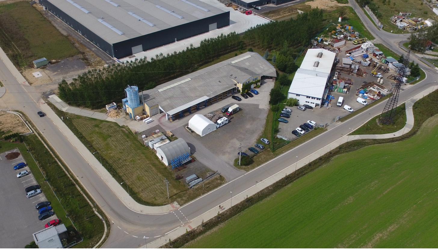 Firmengelände der Möbelfabrik in Tschechien
